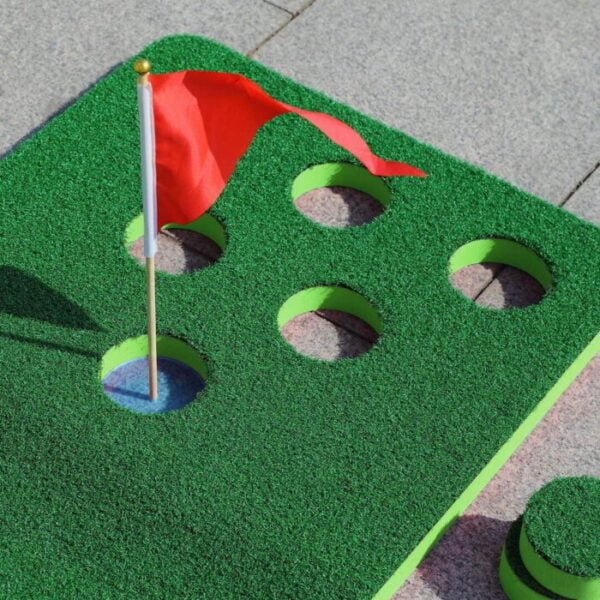 Mini Folded Golf Putting 7 e1625223521114